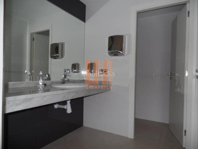 Foto 93e693d5-f7b0-40db-a4c1-94e3c8983bb5. Lloguer local comercial a ronda de outeiro 129 a Coruña (A)