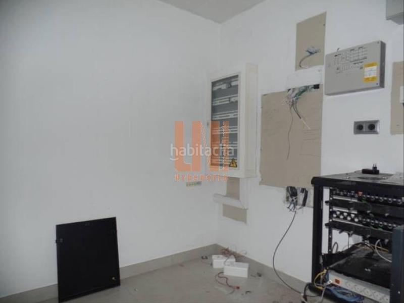 Foto cf474478-5355-449e-9fd1-fa6ed0a2826e. Lloguer local comercial a ronda de outeiro 129 a Coruña (A)