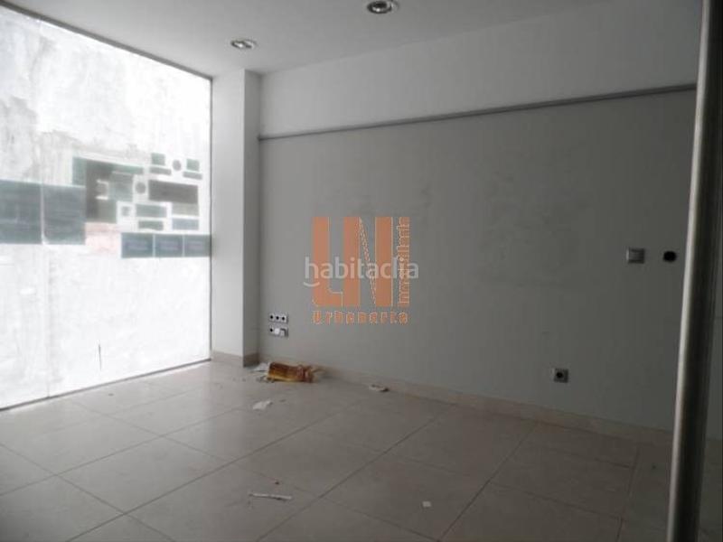 Foto fd07445c-1150-4750-a5d4-8a0cdd443272. Lloguer local comercial a ronda de outeiro 129 a Coruña (A)