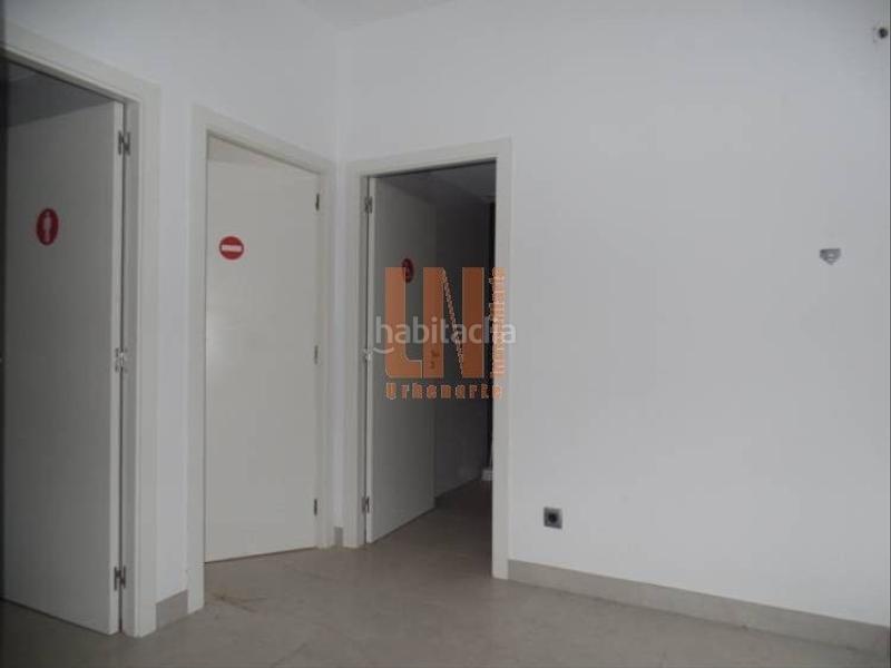 Foto 254c060a-c9ee-41fa-a85a-bb098bea28d4. Location local commercial dans ronda de outeiro 129 dans Coruña (A)