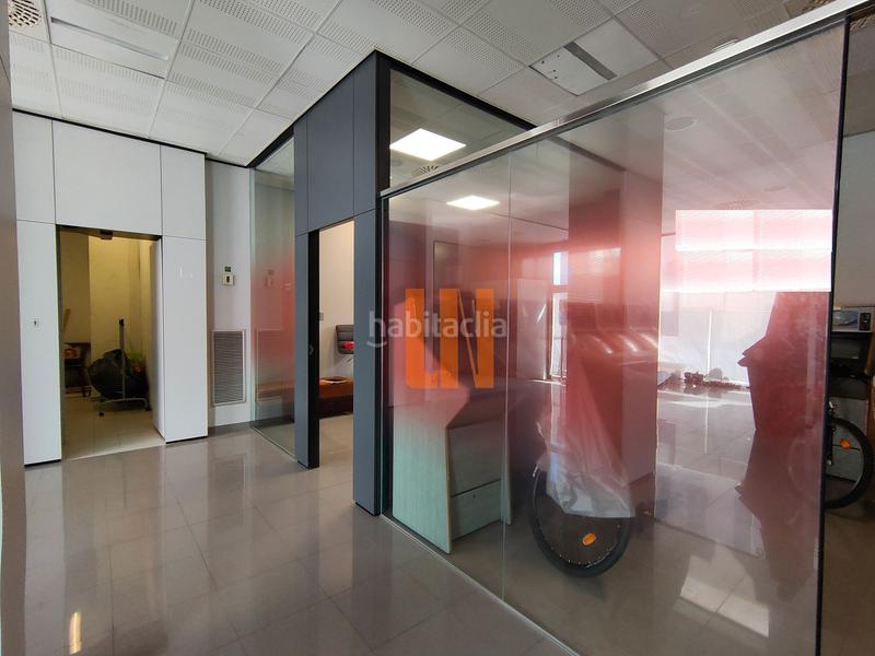 Foto 1a0a5191-c368-4090-842f-114cd6b00df3. Alquiler local comercial en ronda de outeiro 418 local comercial en esquina en Coruña (A)