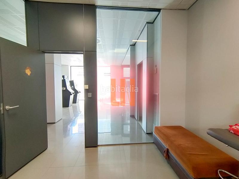 Foto 26ab7456-7adb-4648-bbef-2c3e227bc8a4. Alquiler local comercial en ronda de outeiro 418 local comercial en esquina en Coruña (A)