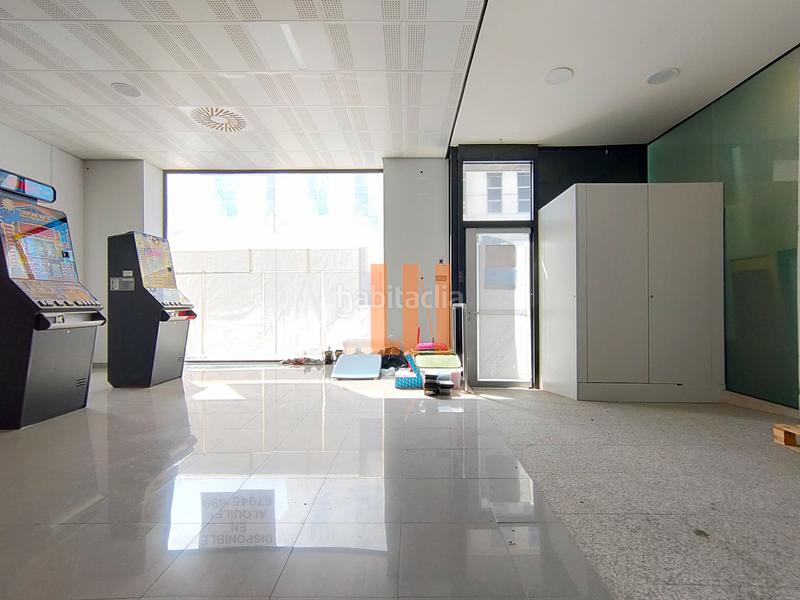 Foto a21de467-2017-4597-b1b0-2ed23a19590e. Alquiler local comercial en ronda de outeiro 418 local comercial en esquina en Coruña (A)