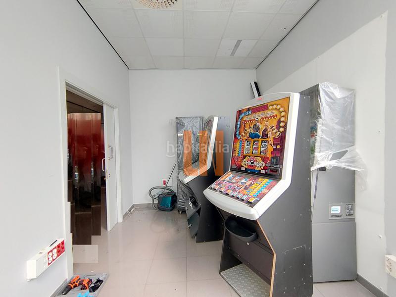 Foto e6adf394-fe40-4e1e-b121-133e6ff16788. Alquiler local comercial en ronda de outeiro 418 local comercial en esquina en Coruña (A)