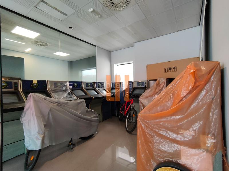 Foto f266a0f3-3ed2-405d-9601-8820fafa7a32. Lloguer local comercial a ronda de outeiro 418 a Coruña (A)