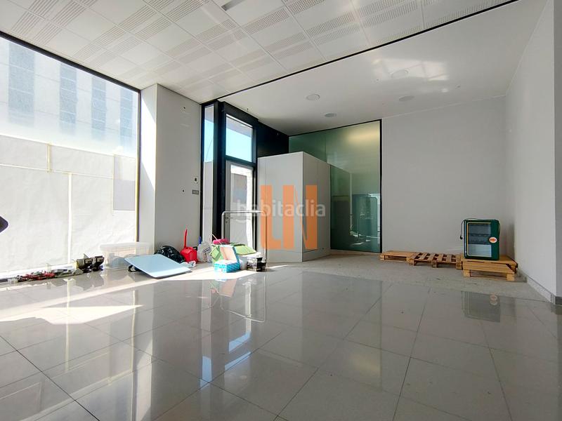 Foto 9e7afca0-1fbb-4322-b634-f48fcaf38715. Miete geschäftsraum in ronda de outeiro 418 in Los Rosales Coruña (A)