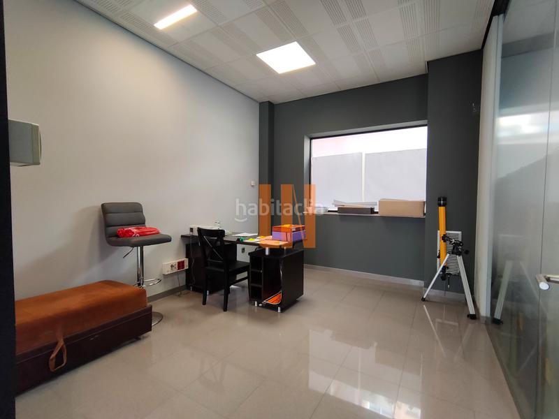 Foto ab1e1054-c6f7-45f2-91dc-fa4dc8fbb370. Rent business premise in ronda de outeiro 418 in Los Rosales Coruña (A)