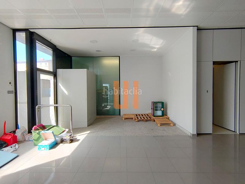 Foto dd0e2cf3-1846-4f05-a820-6e5c34c3fc48. Rent business premise in ronda de outeiro 418 in Los Rosales Coruña (A)