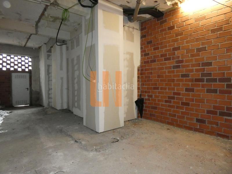 Foto 755cc68e-5559-4a7c-b2c9-e21319cc5fa5. Rent business premise in ronda de outeiro 147 in Os Mallos Coruña (A)