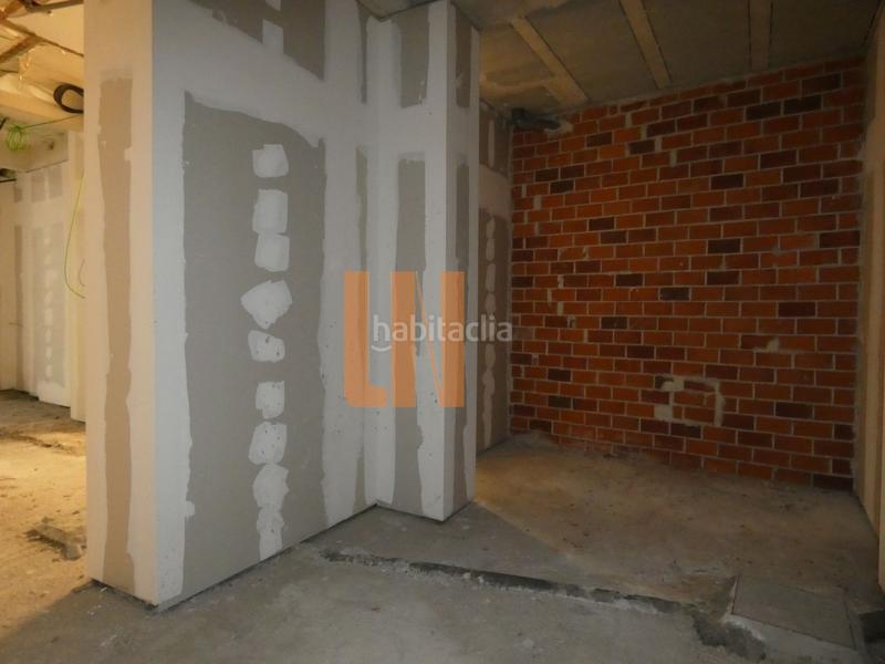 Foto b1129fbd-0a5b-4365-8898-15cc1a01d407. Rent business premise in ronda de outeiro 147 in Os Mallos Coruña (A)