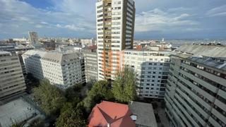 Lloguer Pis  Rúa magistrado manuel artime. Piso de 4 dormitorios con vistas al mar en la plaza de san pablo
