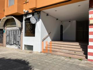 Local commercial à Rúa xuncal 26. Local de 75m² en galeria comercial.