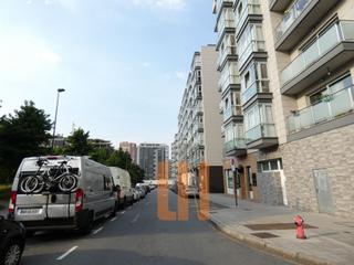 Lloguer Local Comercial  Rúa revolución francesa. Excelente ubicación, 600m² en esquina.