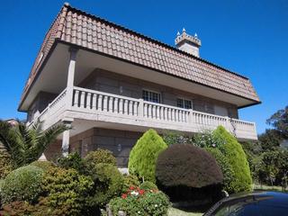 Masia a San Pedro da Ramallosa. Impresionante chalet de 6 dormitorios y 3 baños en parcela de 80