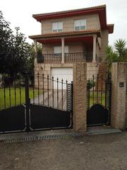 Maison à Bembrive. Chalet independiente a 5 minutos de plaza de españa con 4 dormit