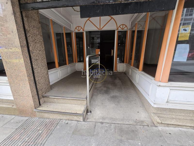 Foto 2740e2ef-35a4-4030-bef7-5af211e48d67. Local comercial amplio local comercial en zona de paso en Vigo