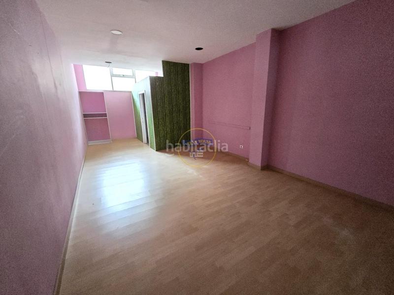 Foto 2f37b6bd-fa07-496f-9544-9239cf971c9f. Local comercial amplio local comercial en zona de paso en Vigo