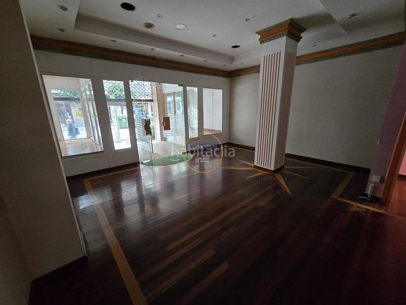 Foto 469db76c-fc5c-4fe6-a02a-47c156babc1c. Local comercial amplio local comercial en zona de paso en Vigo