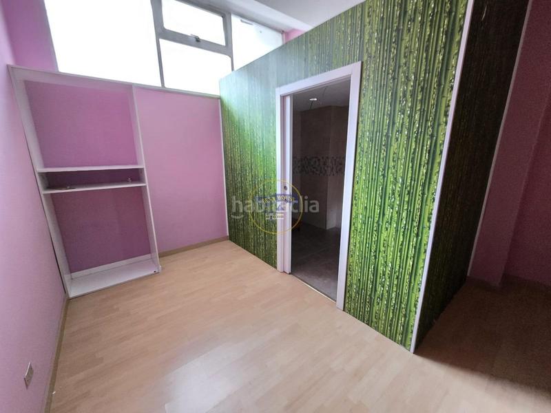 Foto 480a06ae-a522-46c3-9696-d622ea36d8b7. Local comercial amplio local comercial en zona de paso en Vigo