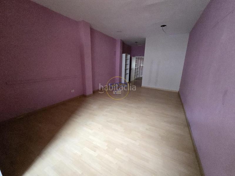 Foto 7818fa09-3597-4942-89b4-7ab5d562ae68. Local comercial amplio local comercial en zona de paso en Vigo