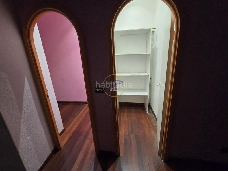 Foto 7c54c9f4-a169-427b-92bf-6a0cced5dedf. Local comercial amplio local comercial en zona de paso en Vigo