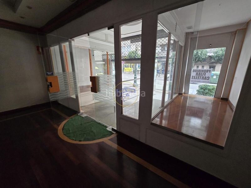 Foto 829429e6-398c-4fbe-b005-53662f81dae7. Local comercial amplio local comercial en zona de paso en Vigo