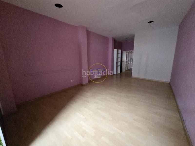 Foto 8f2cf034-a25d-4225-a1db-23b779f372ff. Local comercial amplio local comercial en zona de paso en Vigo