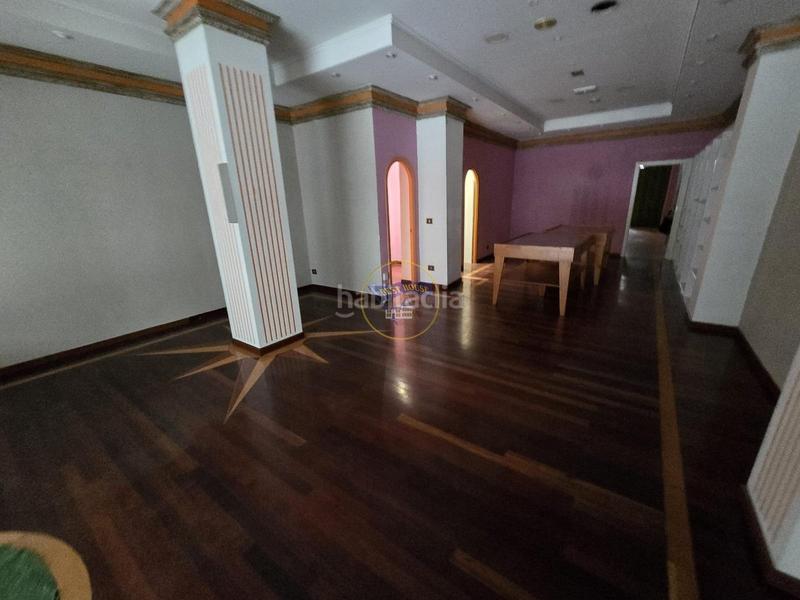 Foto a4fe7af2-9138-4bc7-bb86-8ea1a471e291. Local comercial amplio local comercial en zona de paso en Vigo