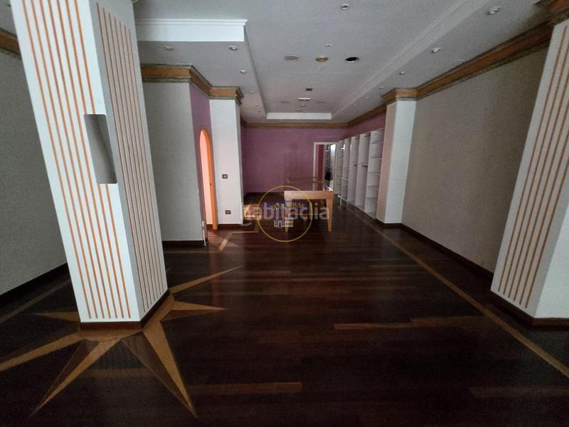 Foto b5de22e1-3231-44c1-ad91-2d9d29968704. Local comercial amplio local comercial en zona de paso en Vigo