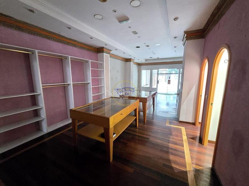 Foto e9f4616e-b0fa-4f36-ba0a-df8a0c198a7f. Local comercial amplio local comercial en zona de paso en Vigo