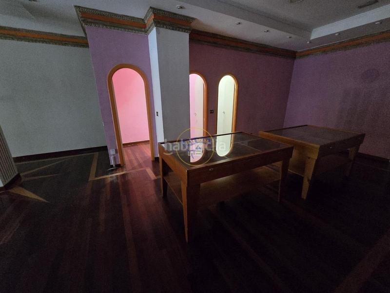 Foto ea7c2fb6-8f47-47f6-965f-9dec19f3d6f3. Local comercial amplio local comercial en zona de paso en Vigo