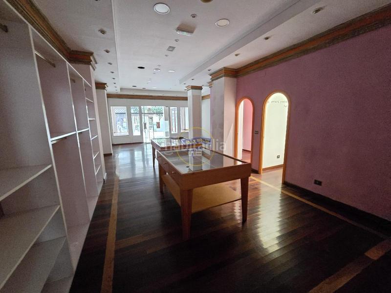 Foto f26290a3-7553-4c8a-be0e-f4155ad5802b. Local comercial amplio local comercial en zona de paso en Vigo