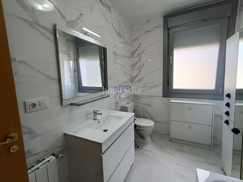 Foto a39f83f9-ca81-40c7-9e76-d7416a866f47. Casa amb aparcament a Cabral - Candeán Vigo
