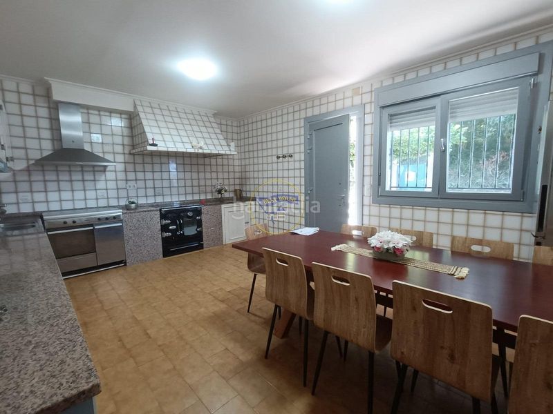 Foto a9077863-4b51-43a6-a6e6-0c40ac8b1e33. Casa amb aparcament a Cabral - Candeán Vigo