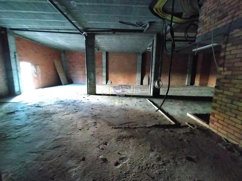 Foto 8b7d0ff9-627f-4ea1-8a4d-e11faef9e68c. Locale commerciale in O Castro Vigo