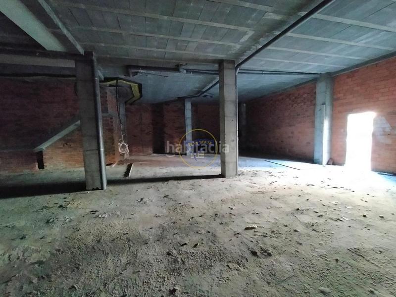 Foto b9ac8378-ca9c-43f7-bdf2-381bea2812f4. Locale commerciale in O Castro Vigo