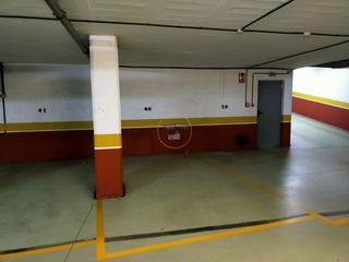 Car parking  Calle calle de zaragoza. Plaza de garaje para coche mediano en el entorno de povisa