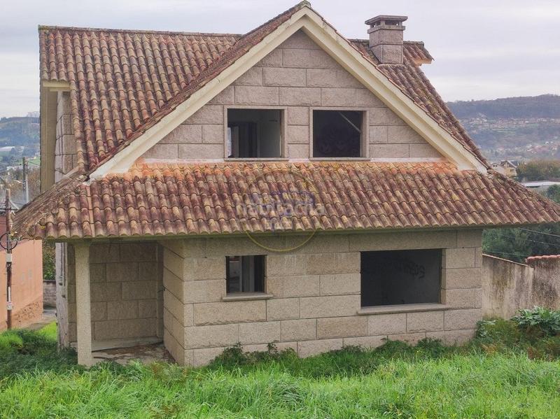 Foto d2ba5b48-19c5-4918-9c2f-aa5be8d3931f. Masia amb aparcament a Valadares - Beade Vigo