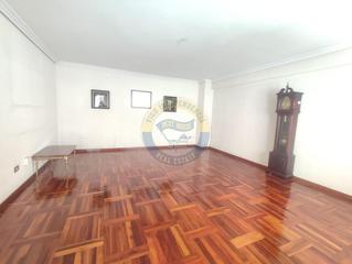 Pis  Calle gerona. Piso muy grande de 5 dormitorios con garaje y trastero