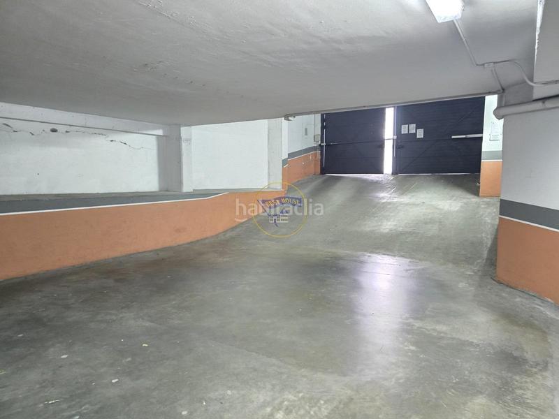 Foto 500ed9c9-7b9a-43ad-b924-f78a03a3e09f. Parking coche plaza de garaje cómoda detrás de povisa en Vigo