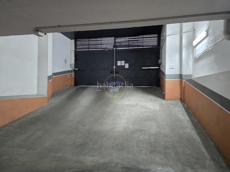 Foto f9803f43-4258-4d43-a01d-998c8c6383a0. Parking coche plaza de garaje cómoda detrás de povisa en Vigo