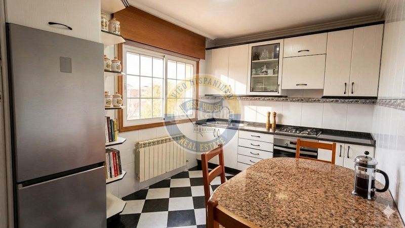 Foto a0a4829d-b6ac-4bf6-a8ee-0c33b2cd2532. Casa amb calefacció aparcament a Cabral - Candeán Vigo