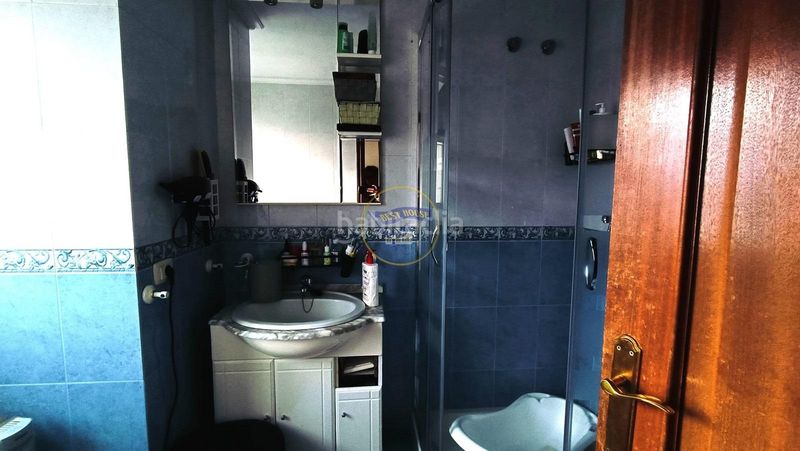 Foto e04124d1-37b1-42fd-b498-0fa1ae513b97. Casa amb calefacció aparcament a Cabral - Candeán Vigo