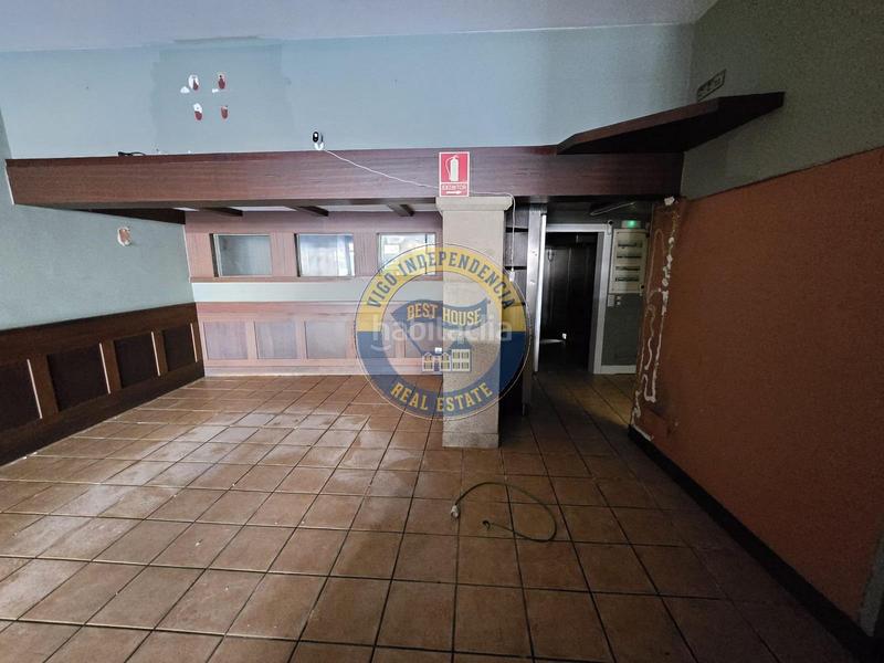 Foto 15558c1c-e905-4b37-a7e1-150019be49c4. Local comercial cafeteria con salida de humos y licencia de actividad en Vigo