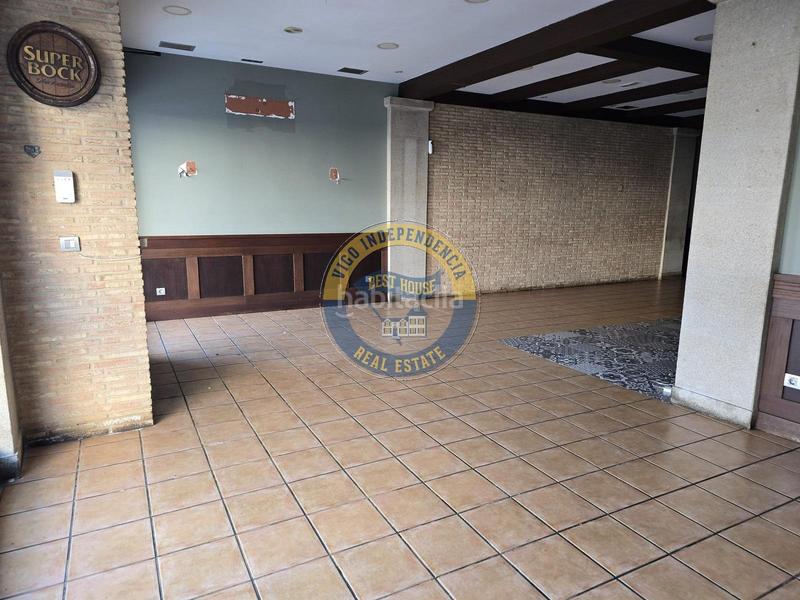 Foto 5aa3544f-dabd-4ef5-acf9-c206fdacd2f2. Local comercial cafeteria con salida de humos y licencia de actividad en Vigo