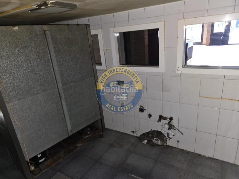 Foto b59772c5-a6e7-4340-aa9c-1e5a3490216b. Local comercial cafeteria con salida de humos y licencia de actividad en Vigo
