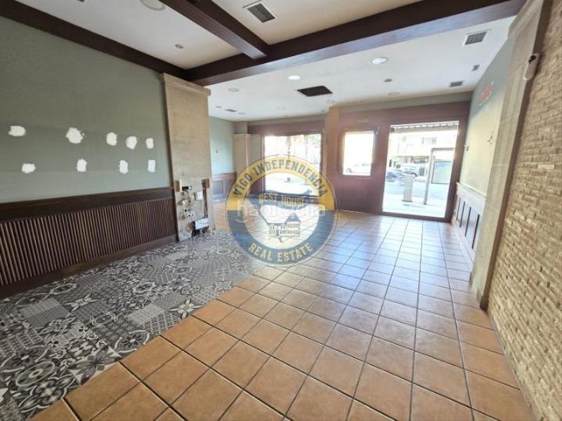 Foto b72aed43-0ca6-4ac0-92a1-c012d8976d94. Local comercial cafeteria con salida de humos y licencia de actividad en Vigo