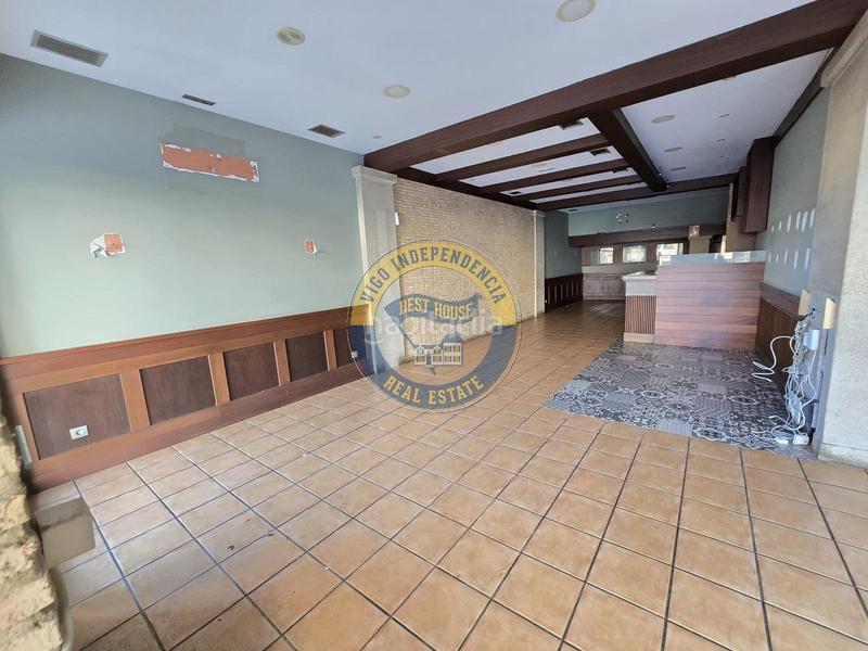 Foto d7152d23-e16d-4ef6-b654-69b136d22e90. Local comercial cafeteria con salida de humos y licencia de actividad en Vigo
