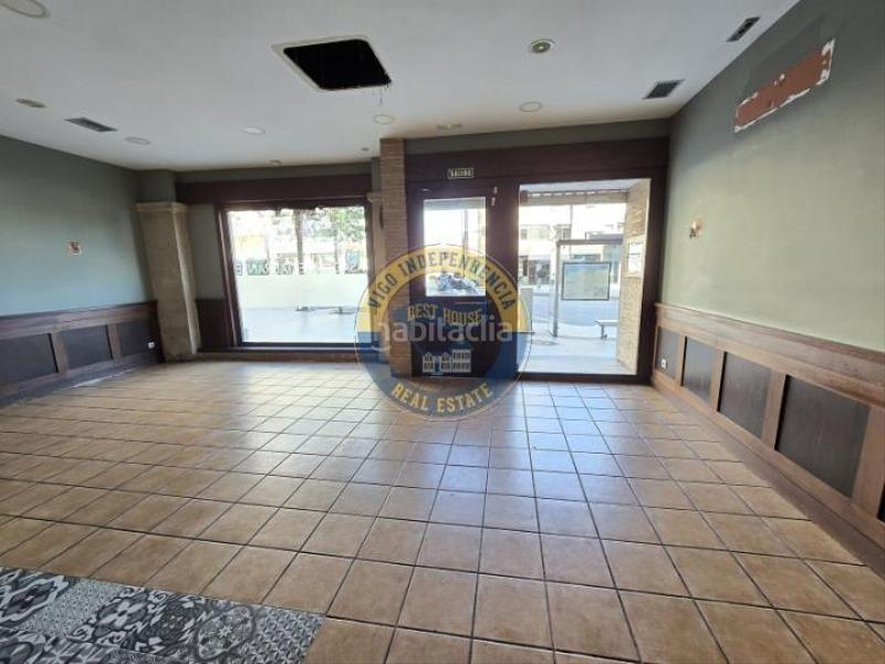 Foto dbd51cbb-0d45-44f9-a12f-788ad1b7b3f5. Local comercial cafeteria con salida de humos y licencia de actividad en Vigo