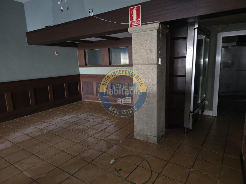 Foto e1dd8601-9ed4-4f80-ac81-ebfba3f95b12. Local comercial cafeteria con salida de humos y licencia de actividad en Vigo